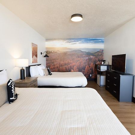The Golden Spur Hotel パンギッ​​チ エクステリア 写真